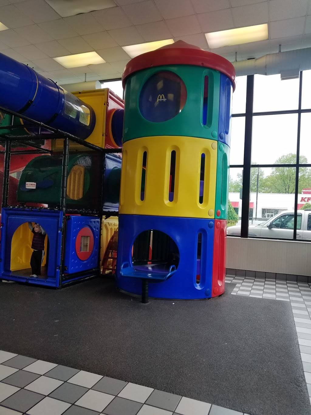 McDonalds | cafe | 1787 State Rd, Cuyahoga Falls, OH 44223, USA | 3309233348 OR +1 330-923-3348