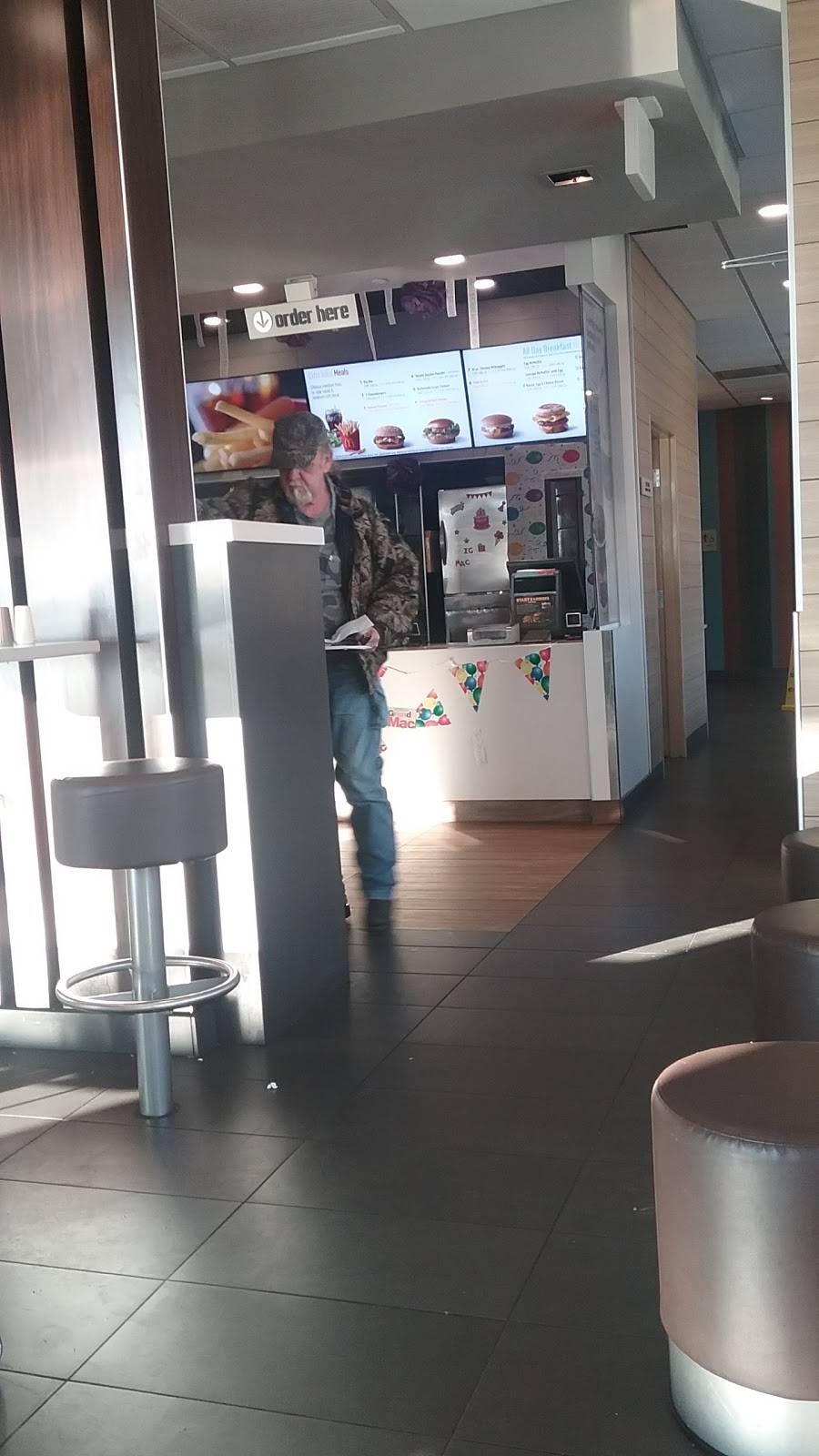 McDonalds | cafe | 915 S Dupont Hwy, Dover, DE 19901, USA | 3026748080 OR +1 302-674-8080