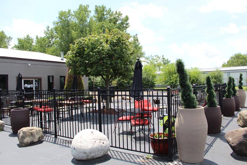 The Lonesome Keg | restaurant | 201 E Romeo Rd, Romeoville, IL 60446, USA | 8155243566 OR +1 815-524-3566