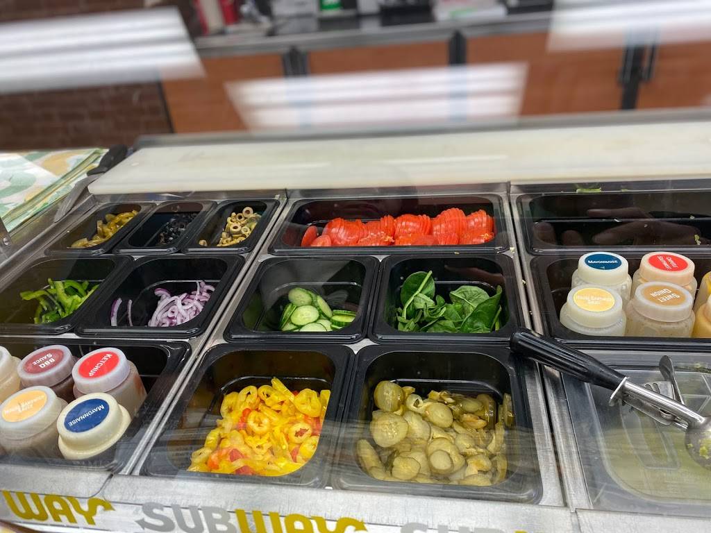 Subway | restaurant | 478 Dundas St W RioCentre Oakville, Unit 13, Oakville, ON L6H 6Y3, Canada | 9052572921 OR +1 905-257-2921