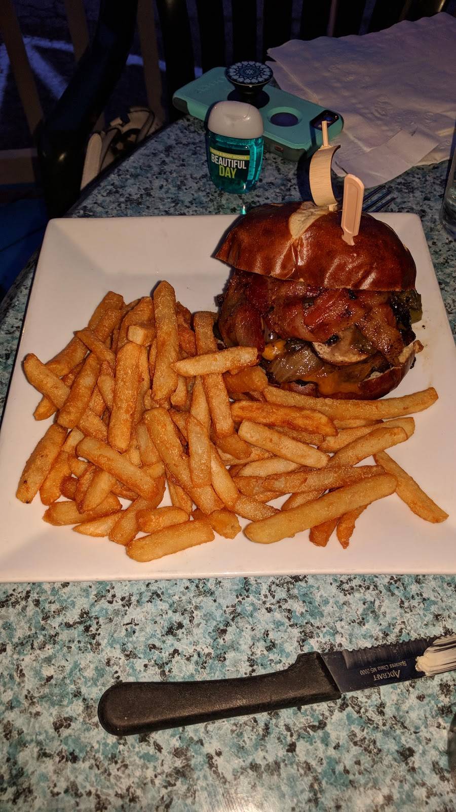 The Breezy | restaurant | 620 Jersey Ave, Greenwood Lake, NY 10925, USA | 8454778100 OR +1 845-477-8100