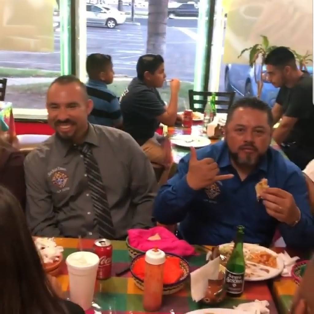 La Tapatia Tacos Y Tortas | restaurant | 2100 N Rancho Ave, Colton, CA 92324, USA | 9093327171 OR +1 909-332-7171