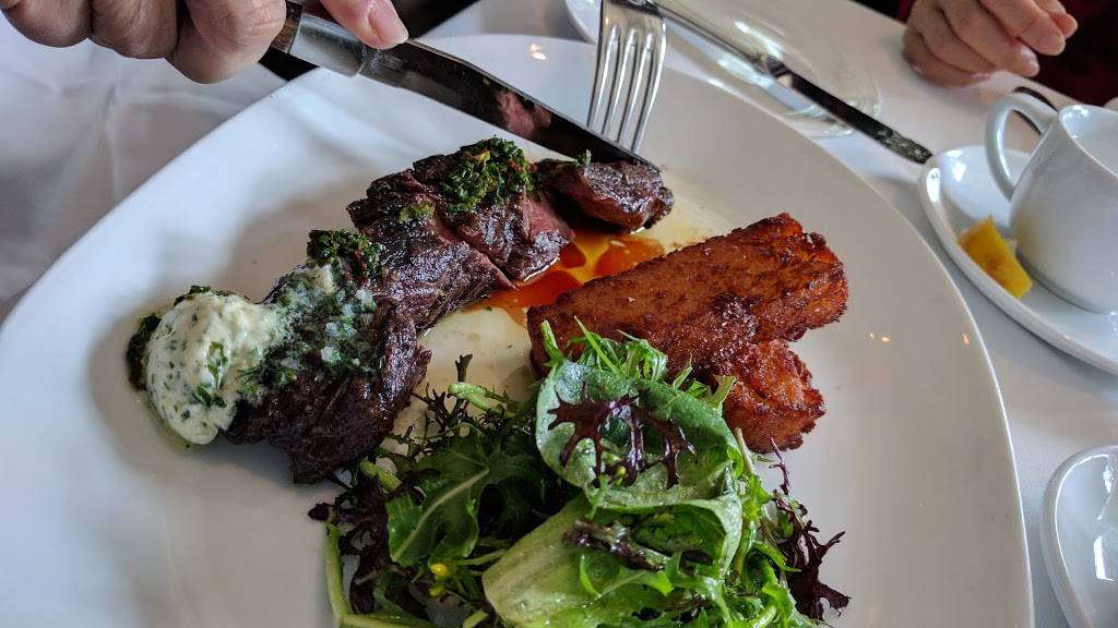 The Village Pub | restaurant | 2967 Woodside Rd, Woodside, CA 94062, USA | 6508519888 OR +1 650-851-9888