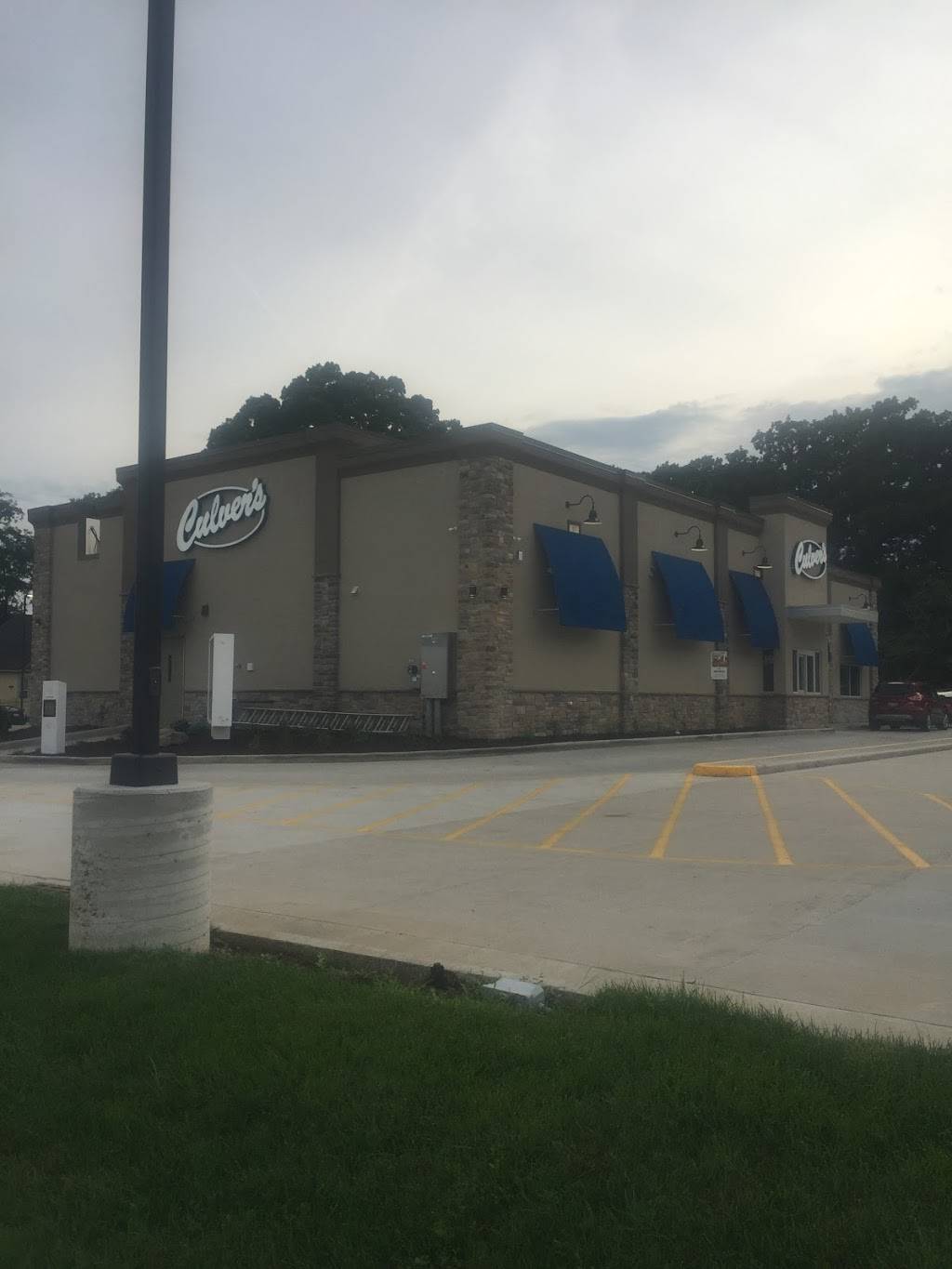 Culvers | restaurant | 201 W University Ave, Urbana, IL 61801, USA | 2176071162 OR +1 217-607-1162