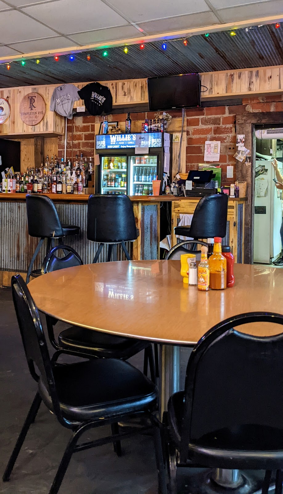 Willies Bar & Grill | restaurant | 212 N Commercial Ave, St Lawrence, SD 57373, USA | 6058539291 OR +1 605-853-9291