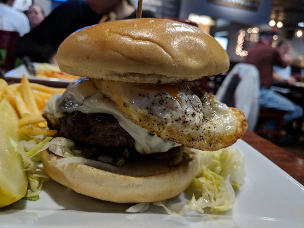 Lewis Restaurant & Grille | restaurant | 92 Central St, Norwood, MA 02062, USA | 7817628928 OR +1 781-762-8928