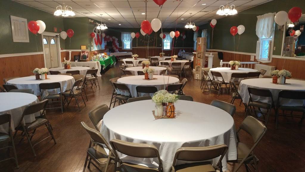 Town Crier | restaurant | 5 Maitland St, Fairhaven, MA 02719, United States | 5089928687 OR +1 508-992-8687