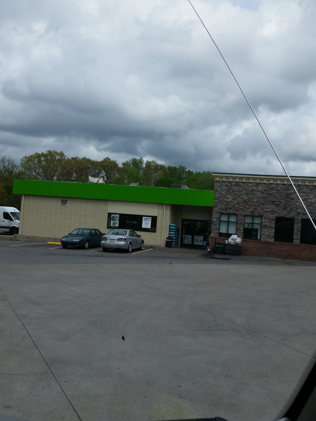 MAPCO Mart | restaurant | 8631 Main Street, TN-25, Cross Plains, TN 37049, USA | 6156542599 OR +1 615-654-2599