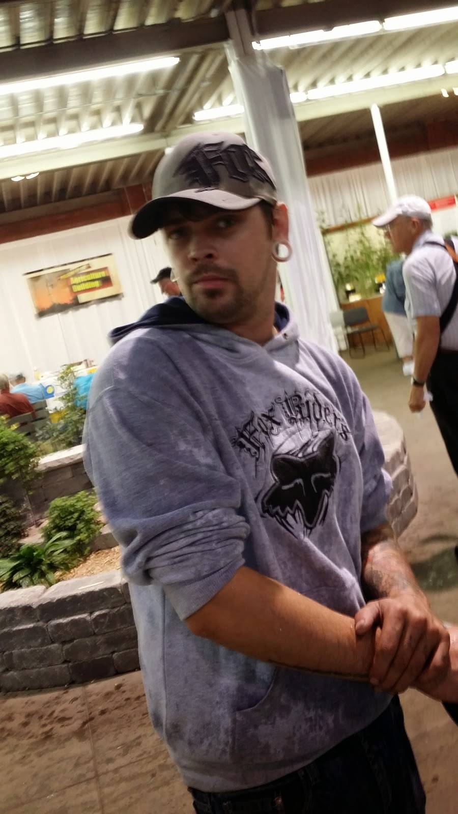 Bud Tent | restaurant | 3000 E Grand Ave, Des Moines, IA 50317, USA | 5152081320 OR +1 515-208-1320