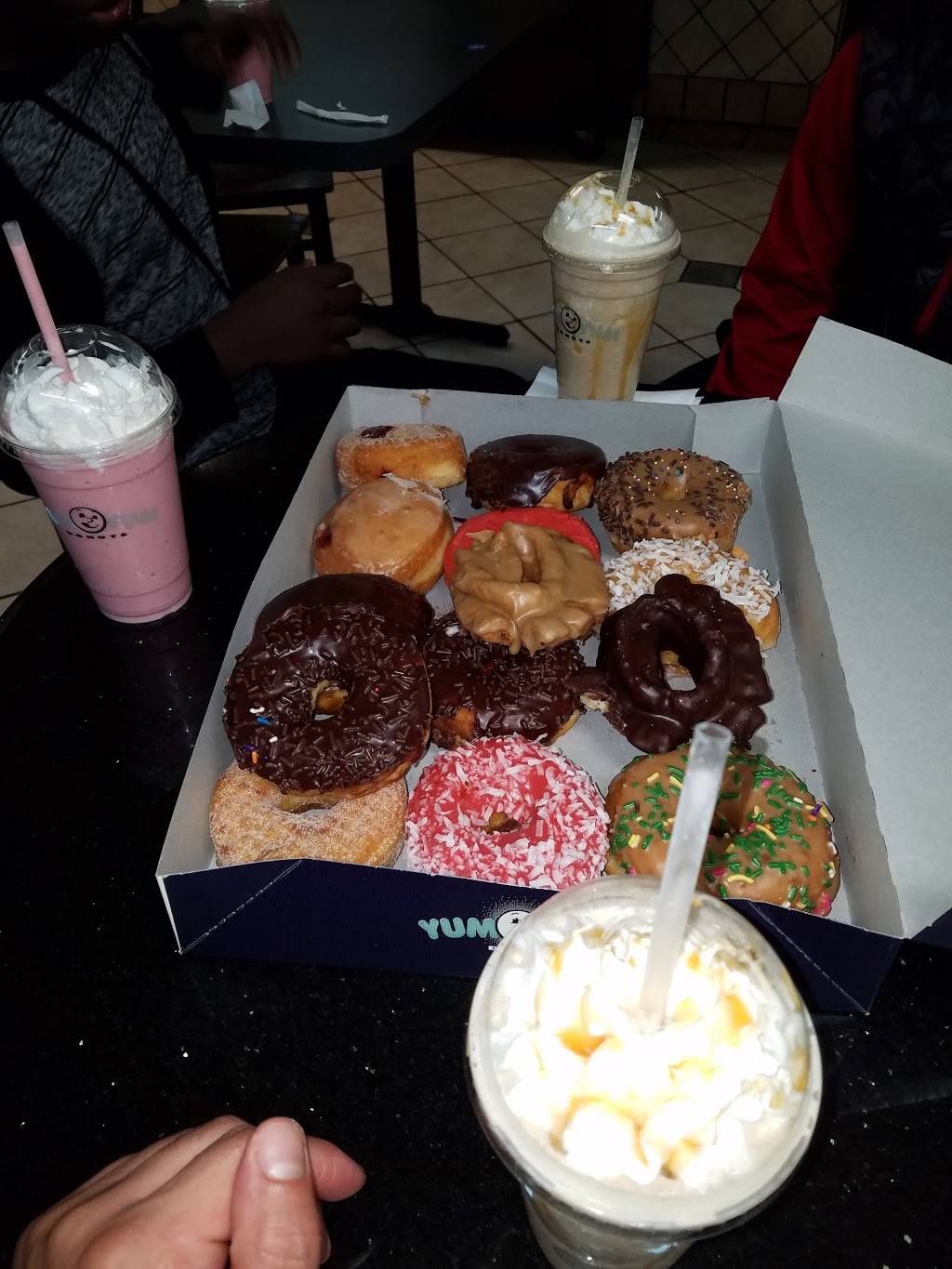 Yum Yum Donuts | bakery | 544 E Charter Way, Stockton, CA 95206, USA | 2099422164 OR +1 209-942-2164