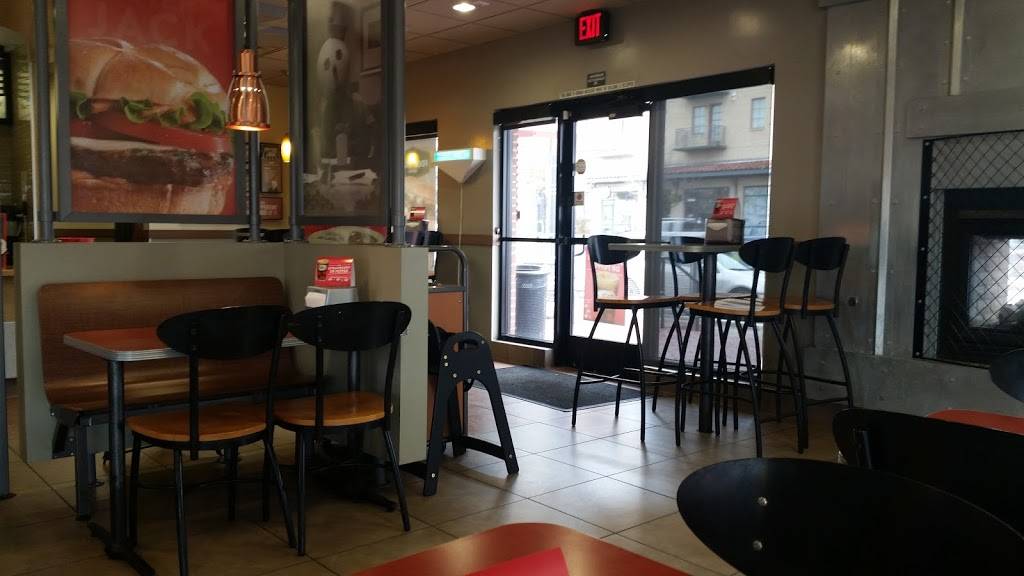 Jack in the Box | restaurant | 2851 W Berry St, Fort Worth, TX 76109, USA | 8179212471 OR +1 817-921-2471