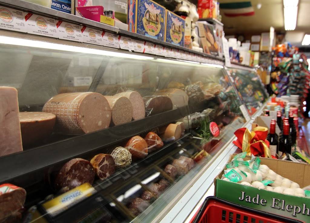 Cavarettas Italian Deli | bakery | 22045 Sherman Way, Canoga Park, CA 91304, USA | 8183406626 OR +1 818-340-6626