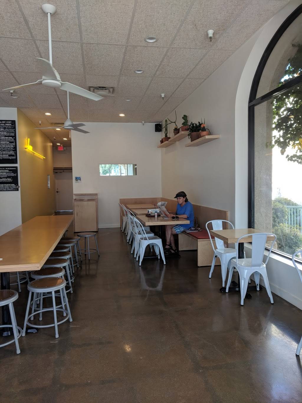 Luscious Lorraines | restaurant | 73-910 CA-111 F, Palm Desert, CA 92260, USA | 7608621911 OR +1 760-862-1911