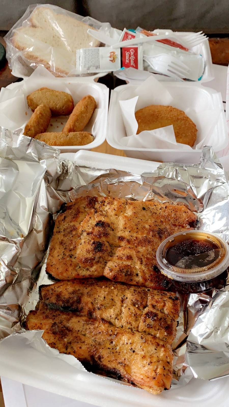 Alaska Fish and Chicken | restaurant | 13701 W Nine Mile Rd, Oak Park, MI 48237, USA | 2485560000 OR +1 248-556-0000