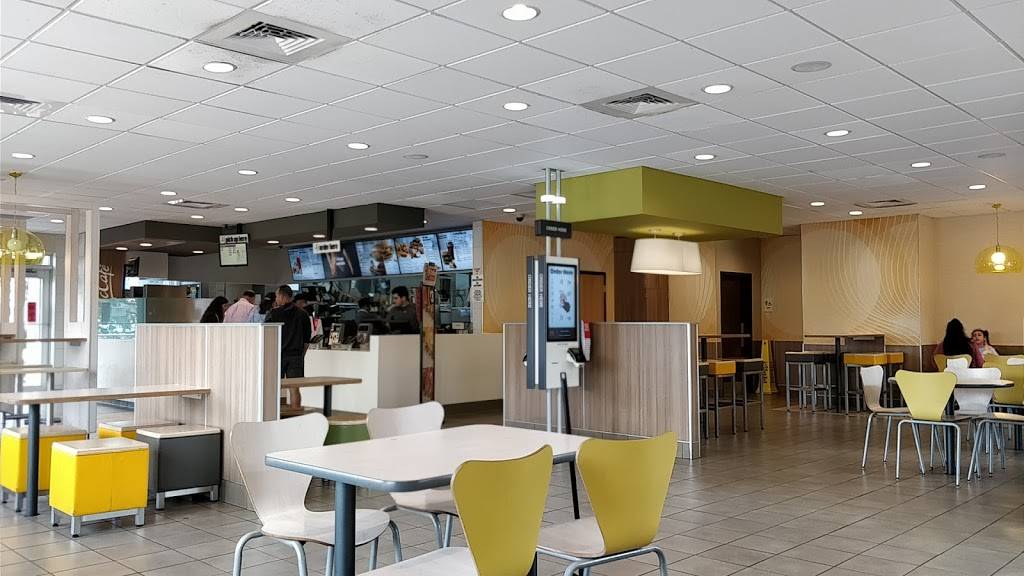 McDonalds | cafe | 5650 NW 7th St, Miami, FL 33126, USA | 3052623961 OR +1 305-262-3961