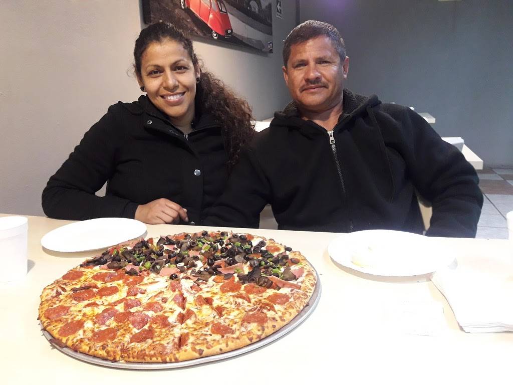 Maminos Pizza | restaurant | Avenida 20 de Noviembre 1083, Zona Centro, 22800 Ensenada, B.C., Mexico | 016461556111 OR +52 646 155 6111