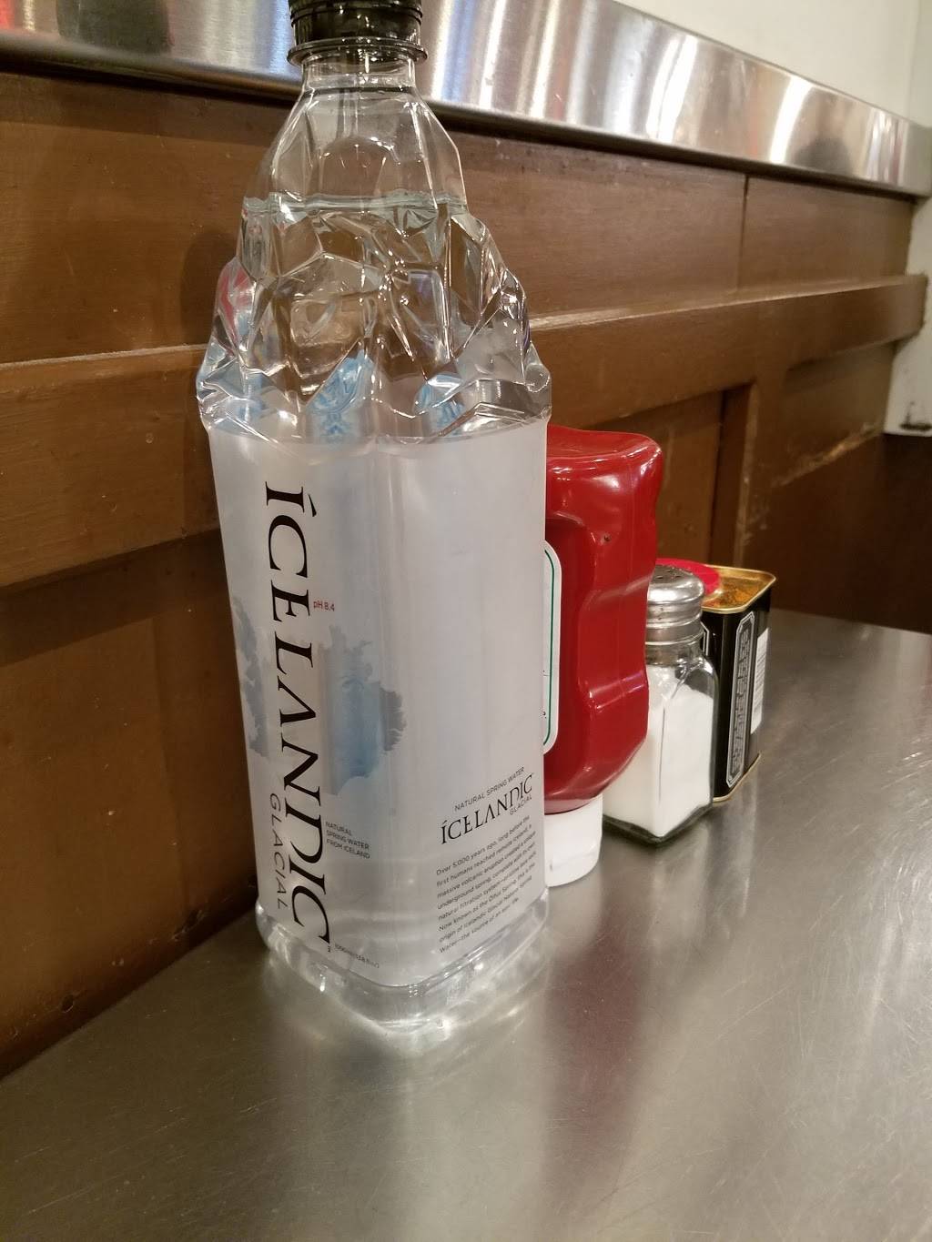 Phillips Seafood | restaurant | Baltimore/Washington International Thurgood Marshall Airport (BWI), Gate 12 Concourse D, Baltimore, MD 21240, USA | 4108507500 OR +1 410-850-7500