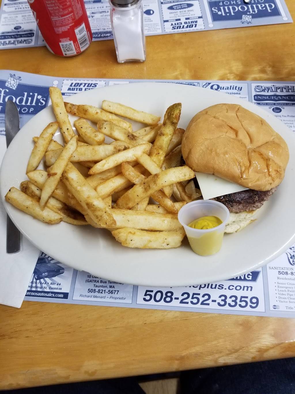 M & DS Country Kitchen | restaurant | 183 Winthrop St, Rehoboth, MA 02769, USA | 5082529376 OR +1 508-252-9376