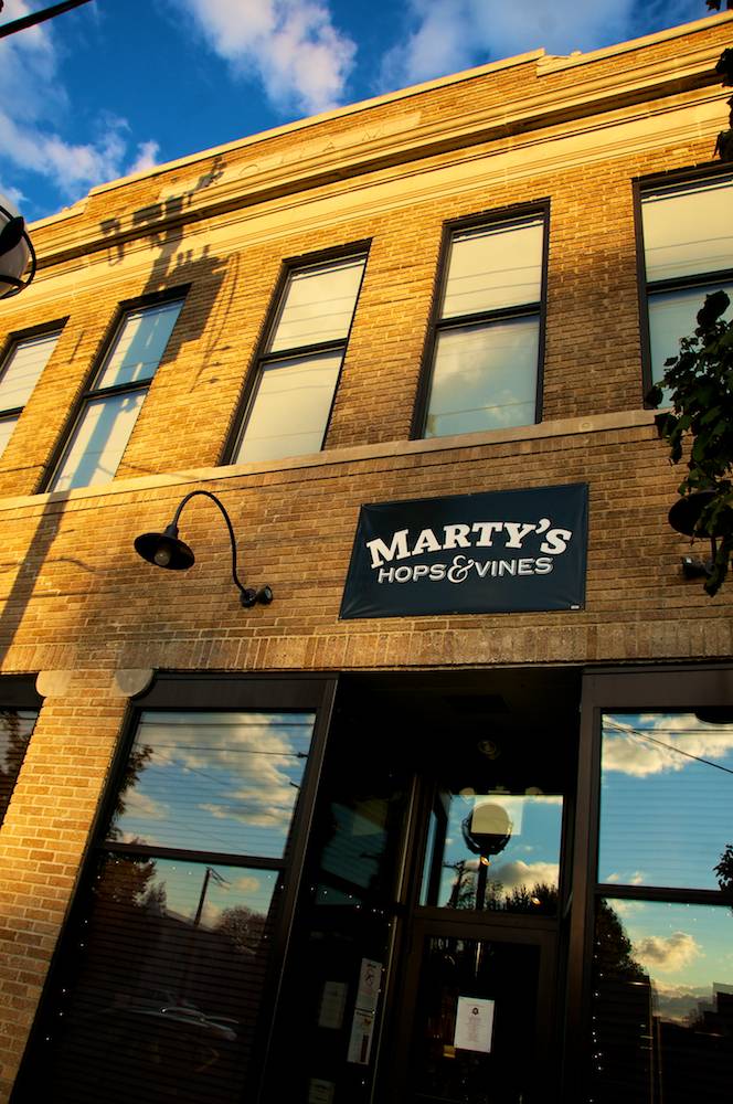 Martys Hops & Vines | restaurant | 6110 Hamilton Ave, Cincinnati, OH 45224, USA | 5136814222 OR +1 513-681-4222