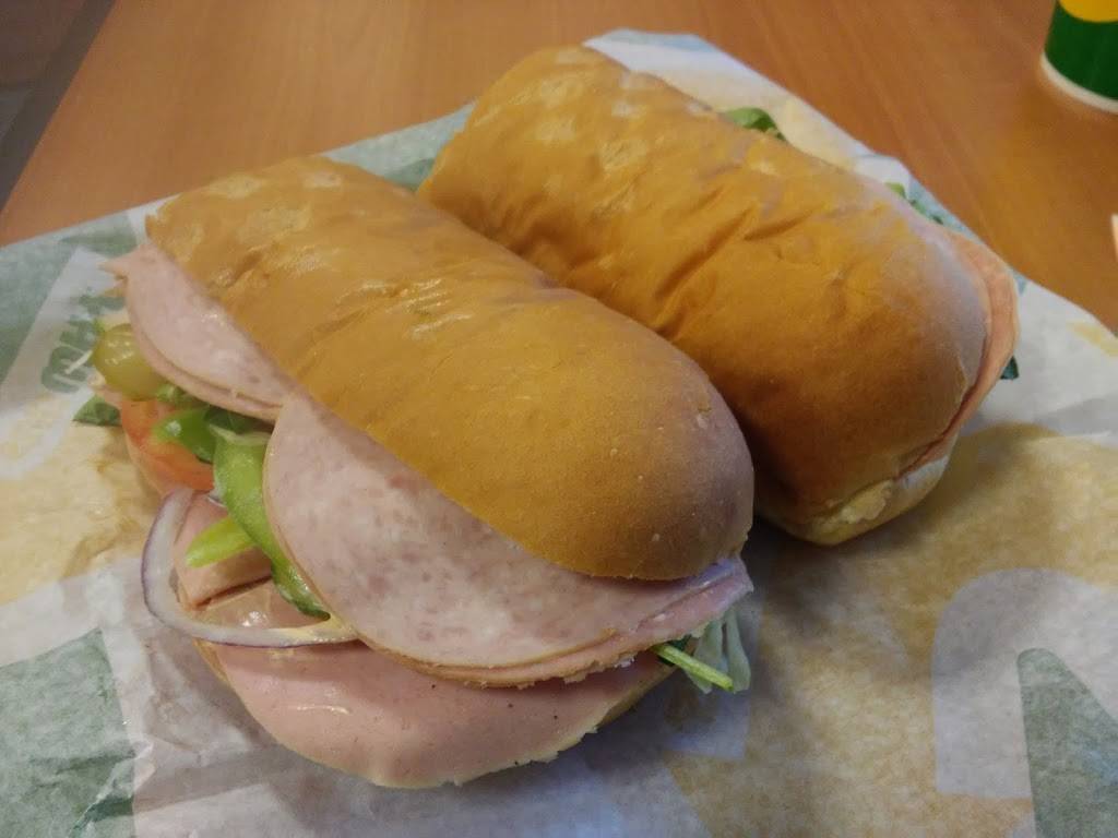 Subway | restaurant | 1375 Southdown Road Units 4 & 5, Mississauga, ON L5J 2Z1, Canada | 9058551317 OR +1 905-855-1317