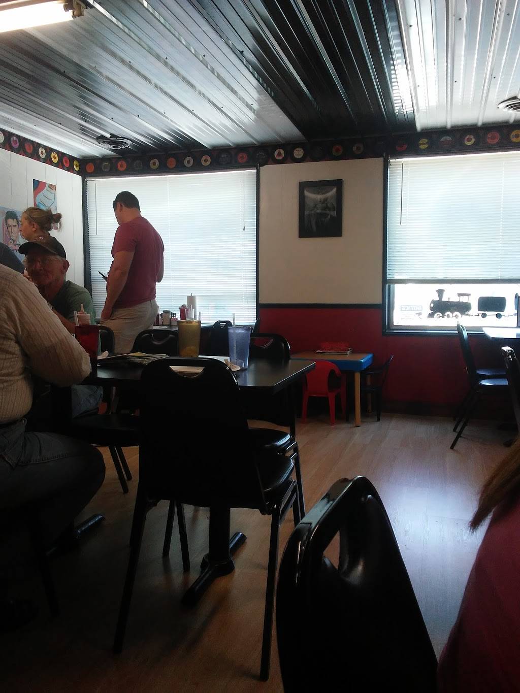 Crystal Cafe | restaurant | 1295 IN-64, Ramsey, IN 47166, USA | 8123470550 OR +1 812-347-0550