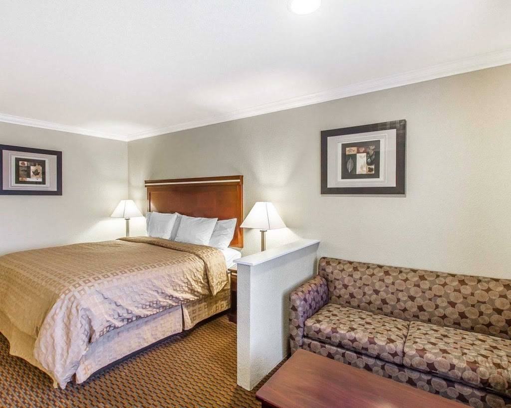 Econo Lodge Inn & Suites Mesa | restaurant | 951 W Main St, Mesa, AZ 85201, USA | 4808331231 OR +1 480-833-1231