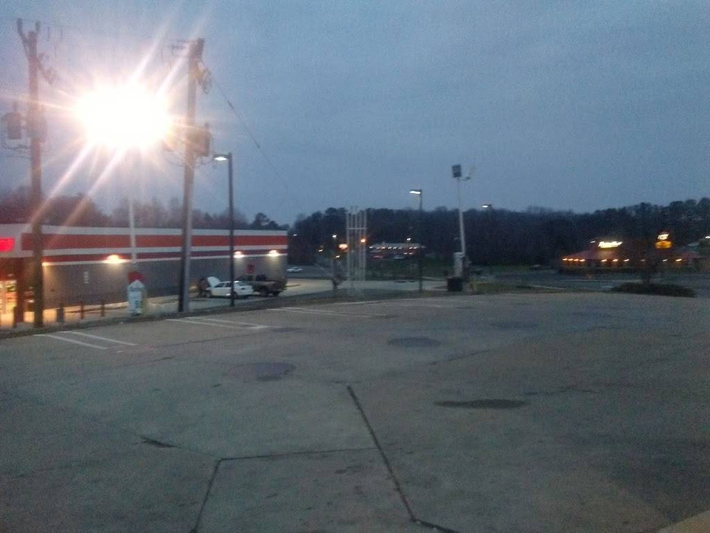 BP | restaurant | 450 E Main St, Louisa, VA 23093, USA | 5409670379 OR +1 540-967-0379