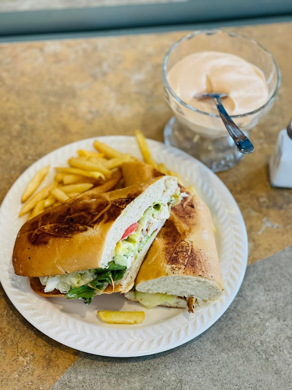 Guanaquitas 2 (El Salvadorean) | restaurant | 5107 Detroit Ave, Cleveland, OH 44102, USA | 2163312542 OR +1 216-331-2542