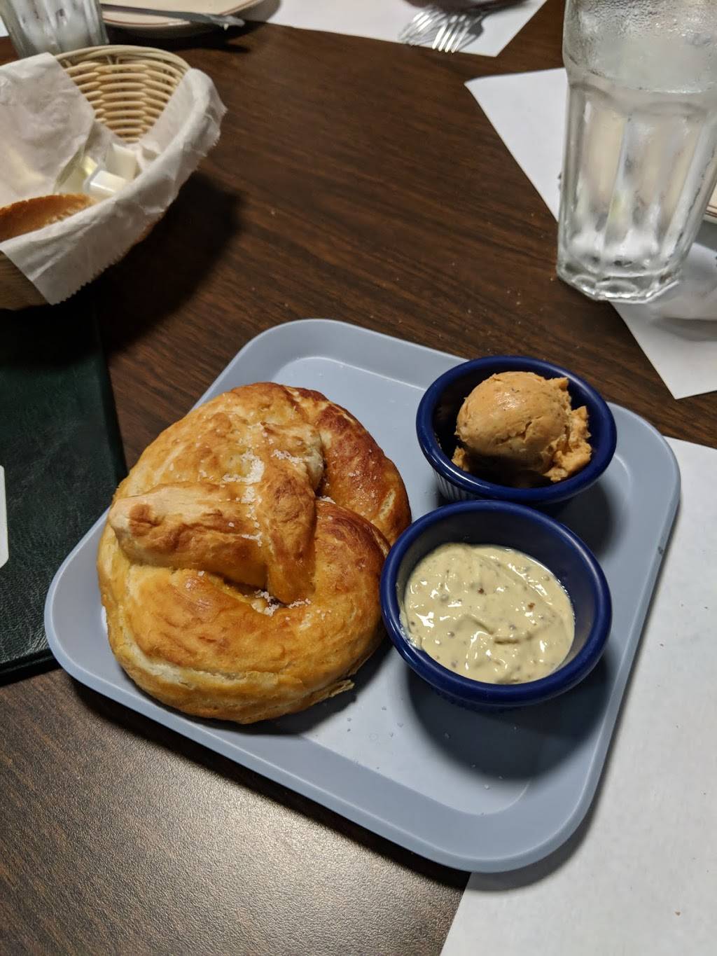 Bavaria Hof | restaurant | 933 S Roselle Rd, Schaumburg, IL 60193, USA | 8478917997 OR +1 847-891-7997