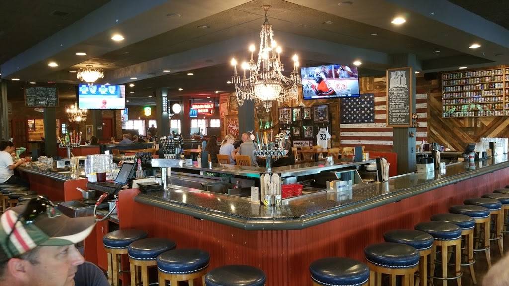 Crooked Pint Ale House & Event Center | restaurant | 1734 Adolphus St, Maplewood, MN 55117, USA | 6512526500 OR +1 651-252-6500