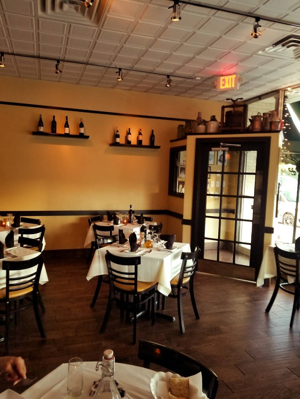 Mikes Ristorante | restaurant | 50 Main St, Norwalk, CT 06851, USA | 2038383256 OR +1 203-838-3256