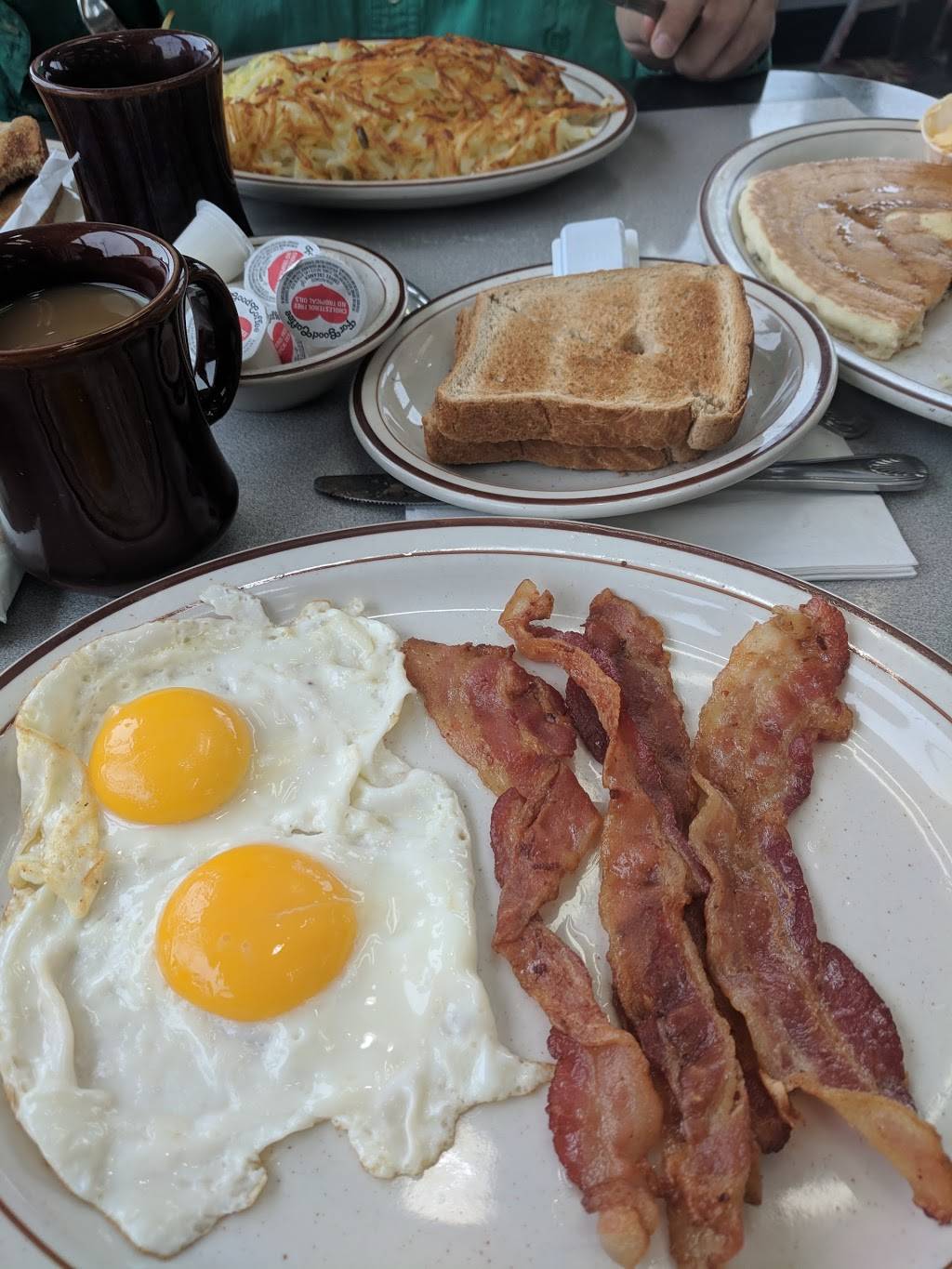 Coolidge Cafe | restaurant | 13400 W Nine Mile Rd, Oak Park, MI 48237, USA | 2485415929 OR +1 248-541-5929