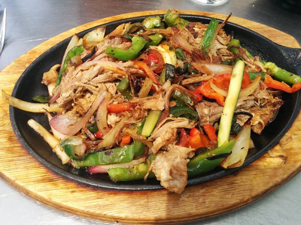 El Farolito | restaurant | 8465 Old Redwood Hwy #101, Windsor, CA 95492, USA | 7078389511 OR +1 707-838-9511