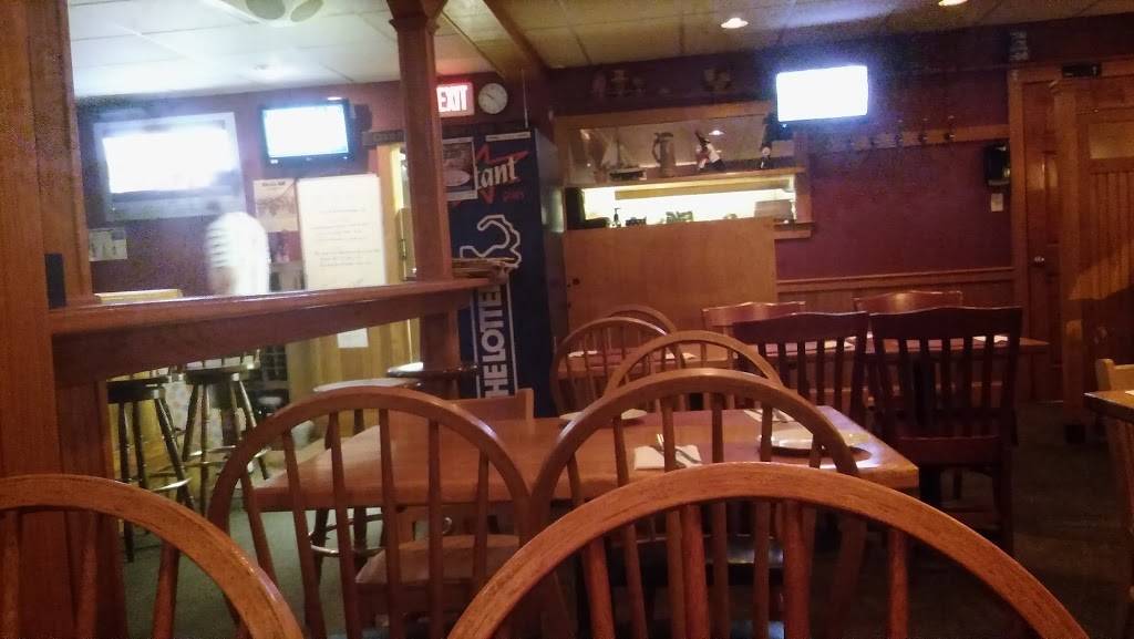 Trackside Bar & Grill | restaurant | 30 Warren St, Peabody, MA 01960, USA | 9785311047 OR +1 978-531-1047