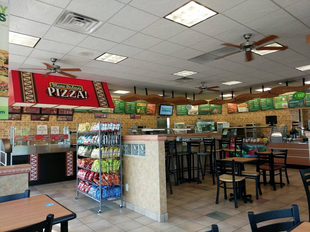 Mama DeLucas Pizza | meal takeaway | 601 Lakeshore Dr, Weyauwega, WI 54983, USA | 9208672488 OR +1 920-867-2488