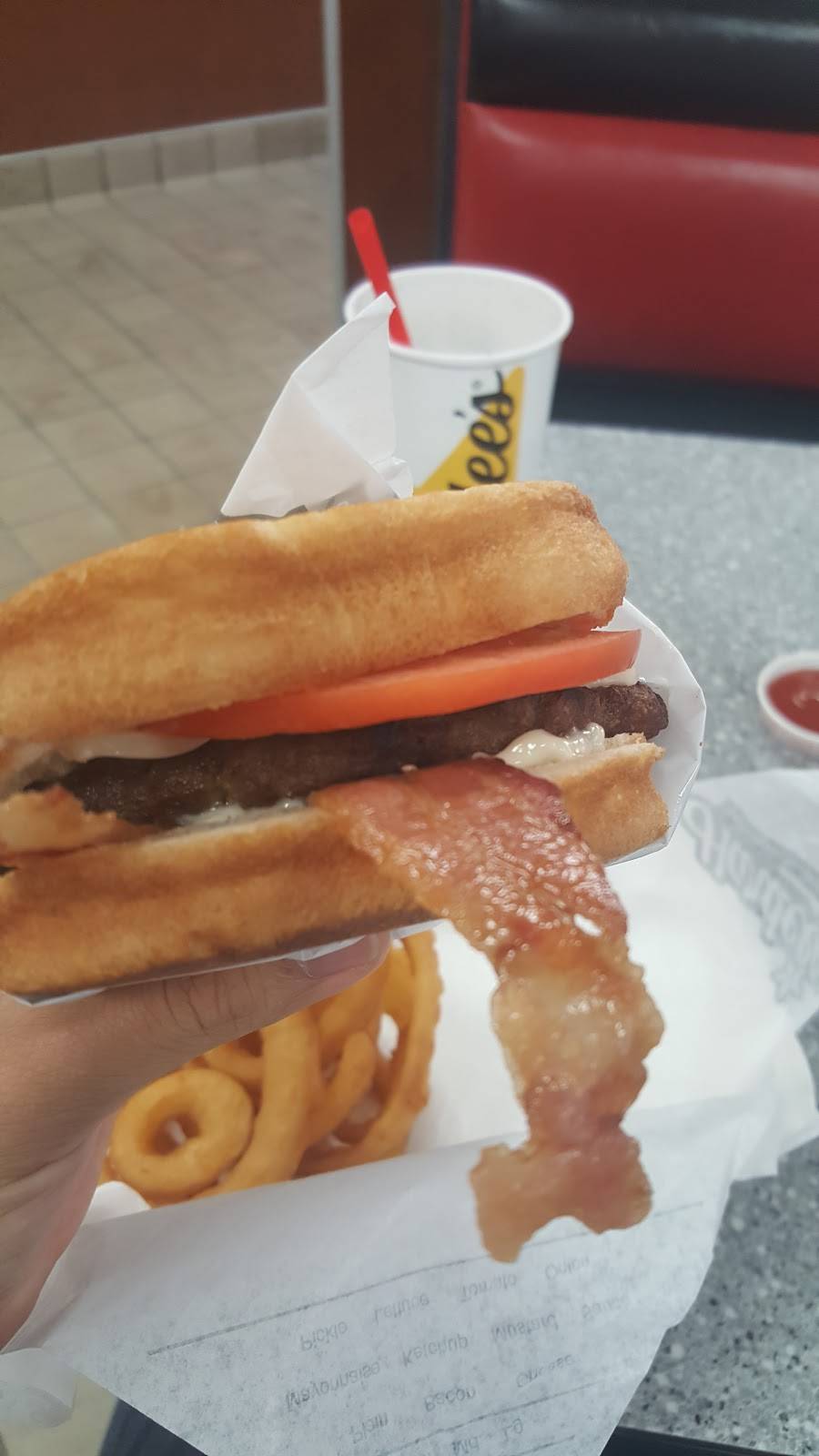 Hardees | restaurant | 2196 University Ave, Dubuque, IA 52001, USA | 5635561545 OR +1 563-556-1545