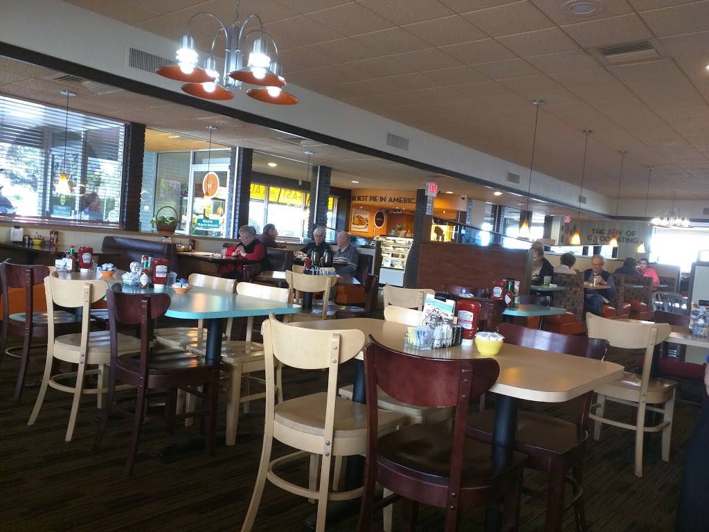 Village Inn | bakery | 10650 SW Beaverton Hillsdale Hwy, Beaverton, OR 97005, USA | 5036448848 OR +1 503-644-8848