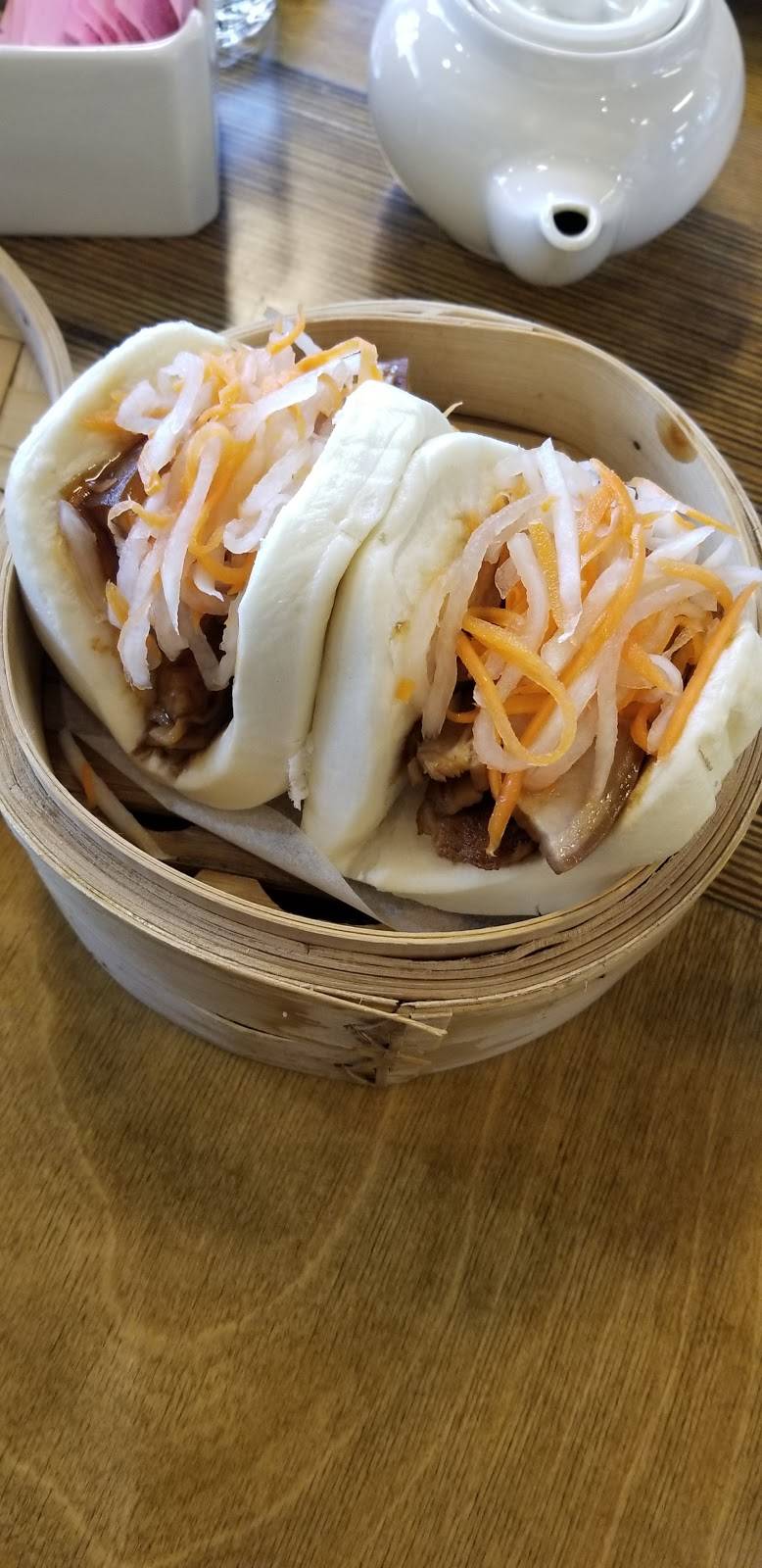 Momo Mee | restaurant | 110 E Greenfield Ave, Milwaukee, WI 53204, USA | 4143169003 OR +1 414-316-9003