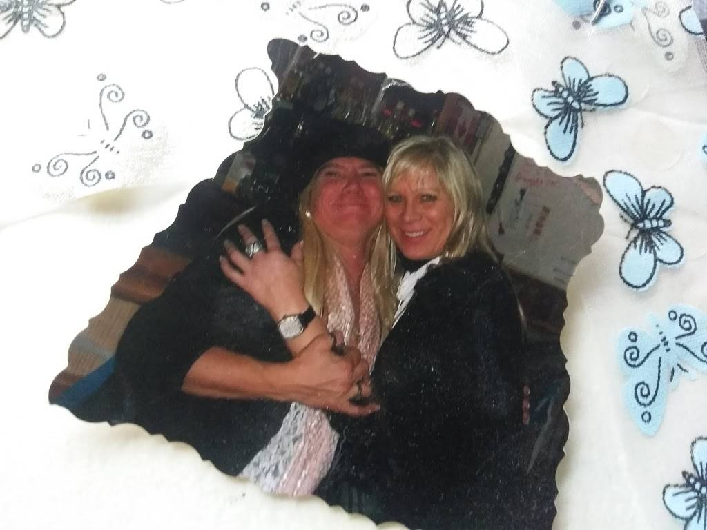 The Stop Bar Restaurant and Grill | restaurant | 1042 Barton St E, Hamilton, ON L8L 3E5, Canada | 9055475252 OR +1 905-547-5252