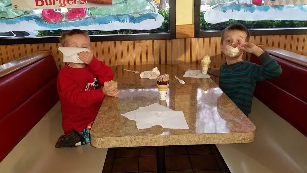 Fosters Freeze | restaurant | 2151 Shaw Ave, Clovis, CA 93611, USA | 5592973450 OR +1 559-297-3450