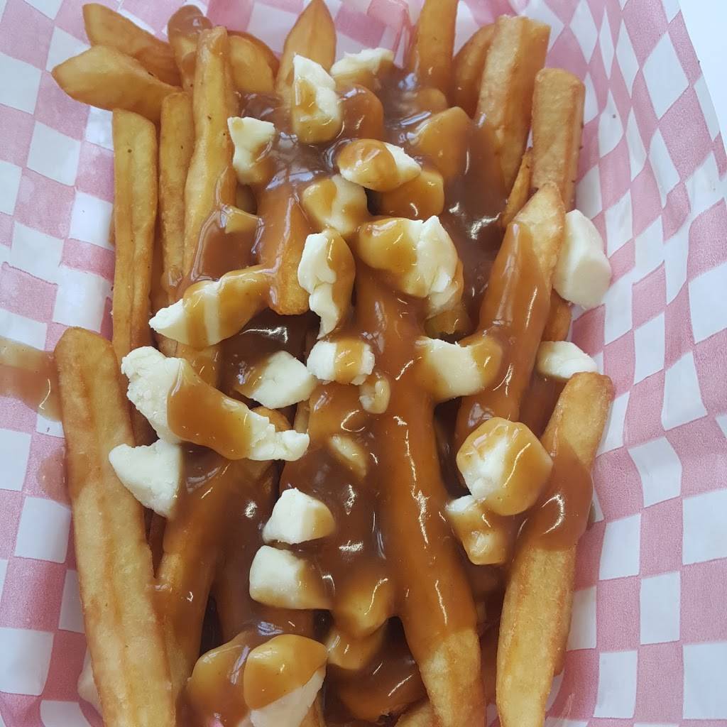 Le Chateau Chicken | restaurant | 300 City Centre Dr, Mississauga, ON L5B 3C1, Canada | 4168242113 OR +1 416-824-2113