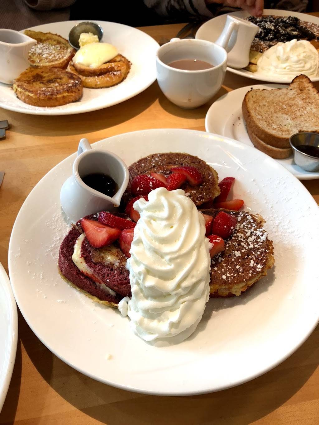 Yolk Streeterville | restaurant | corner of Grand & McClurg, 355 E Ohio St, Chicago, IL 60611, USA | 3128229655 OR +1 312-822-9655