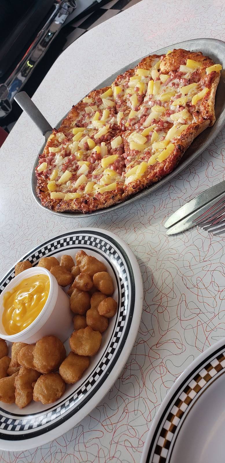 Foxs Pizza Den | restaurant | 128 W Allegheny St, Martinsburg, PA 16662, USA | 8147933366 OR +1 814-793-3366