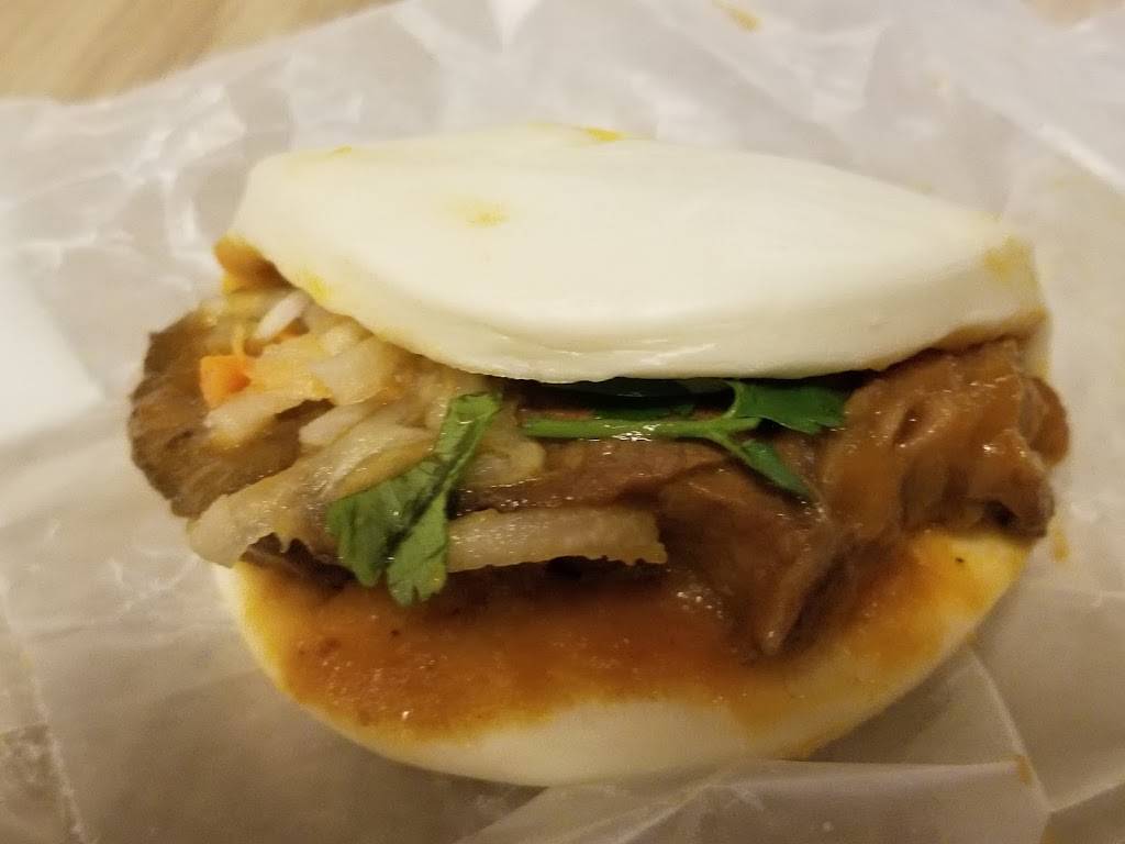 Saigon Sisters (French Market) | restaurant | 131 N Clinton St, Chicago, IL 60661, USA | 3124960094 OR +1 312-496-0094