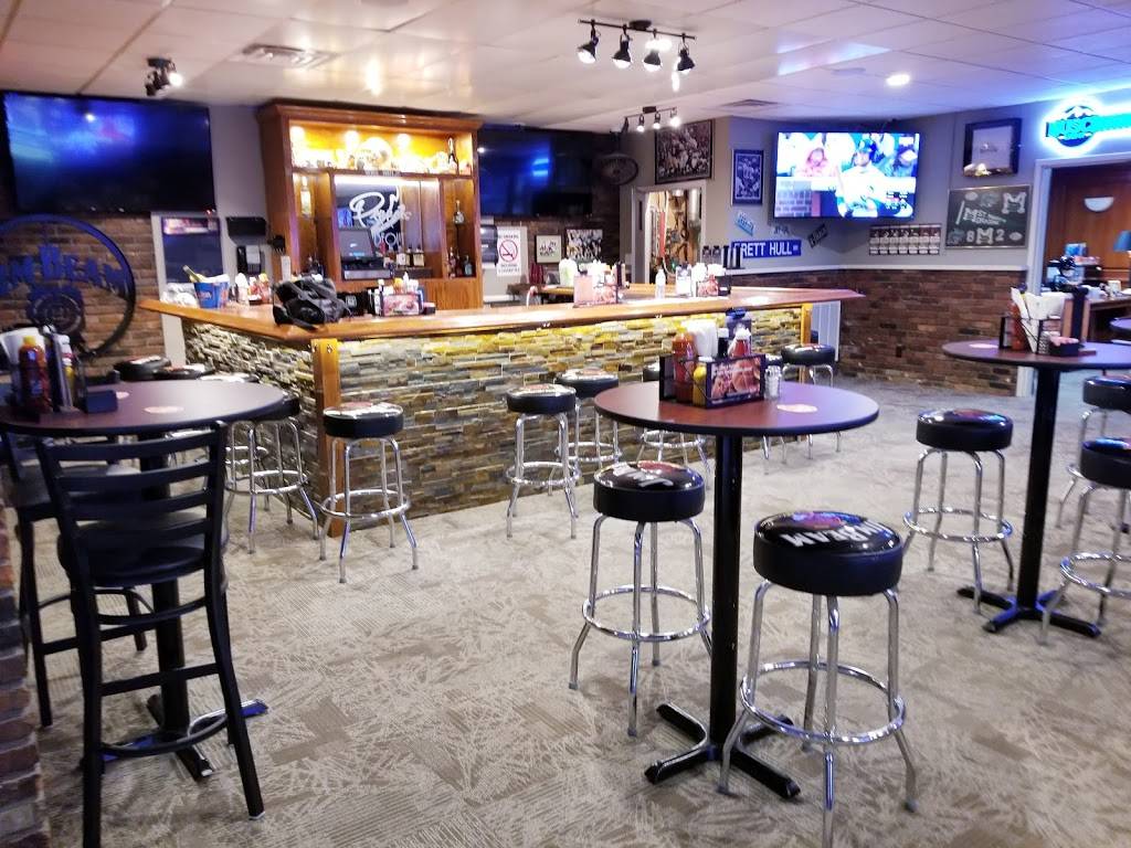 Johnnys West Sports Bar & Grill | restaurant | 12068 Dorsett Rd, Maryland Heights, MO 63043, USA | 3147365646 OR +1 314-736-5646