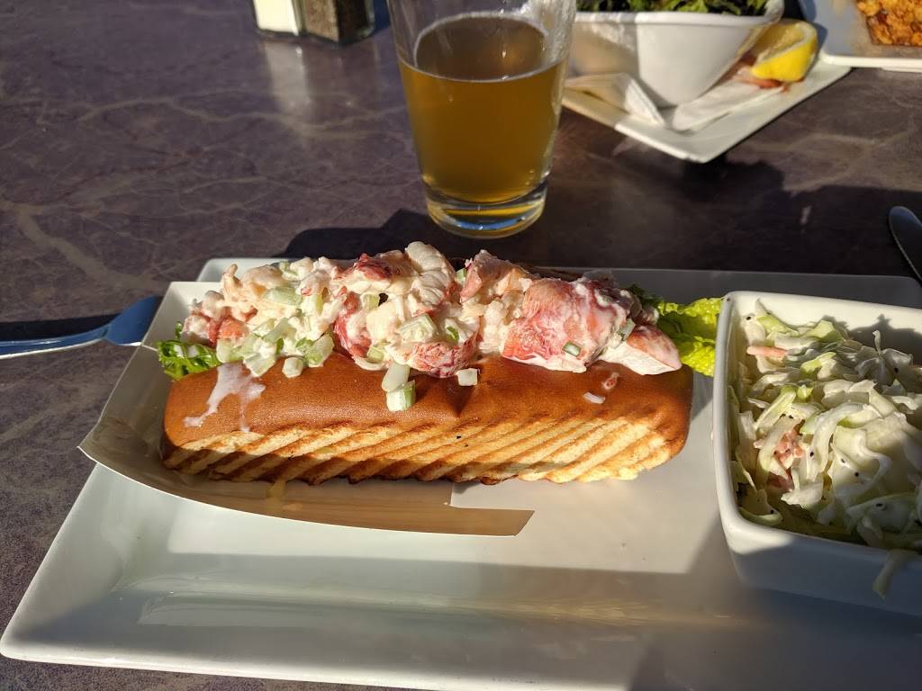 Sheas Riverside Restaurant & Bar | restaurant | 122 Main St, Essex, MA 01929, USA | 9787686931 OR +1 978-768-6931