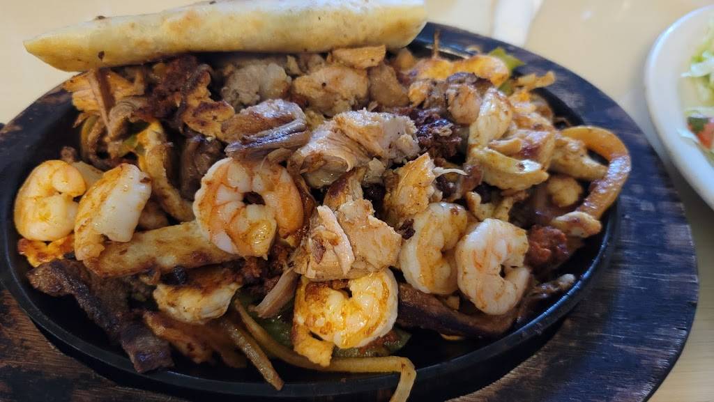 Los Encinos Bruce | restaurant | 124 N Tyson St, Bruce, MS 38915, USA | 6628002014 OR +1 662-800-2014