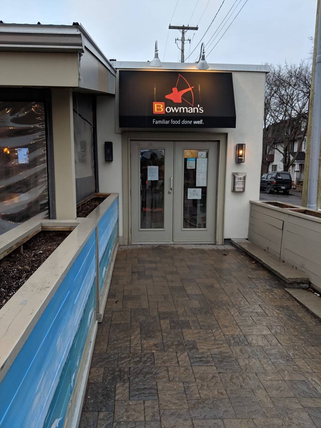 Bowmans on Bank | restaurant | 895 Bank St, Ottawa, ON K1S 3W4, Canada | 6132347674 OR +1 613-234-7674