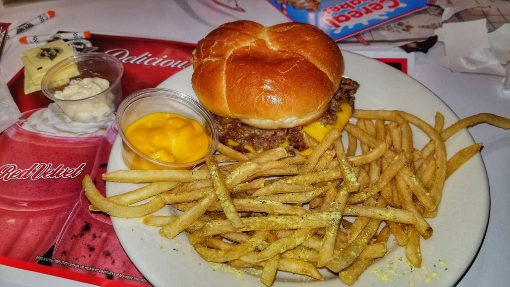 Steak n Shake | restaurant | 10625 E US Hwy 36, Avon, IN 46123, USA | 3172710402 OR +1 317-271-0402