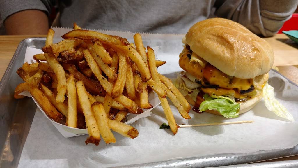 Smoke the Burger Joint | restaurant | 4472 Belden Village St NW, Canton, OH 44718, USA | 3304997665 OR +1 330-499-7665